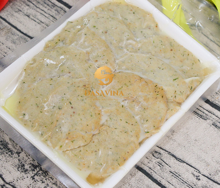 Chả cá nhạc dạng chiên hoặc hấp nguyên tảng được nhiều người lựa chọn