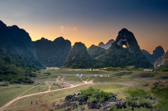 Núi Mắt Thần ( Ca Bằng) địa điểm du lịch nổi bật của Việt Nam