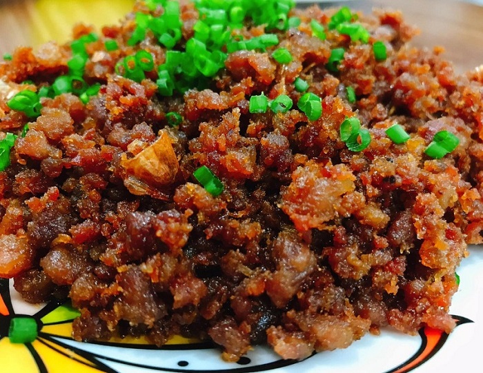 Quy trình chế biến thịt chưng mắm tép tại DASAVINA chuẩn vị
