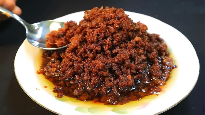 Thịt chưng mắm tép là món ăn quen thuộc trong ẩm thực Việt